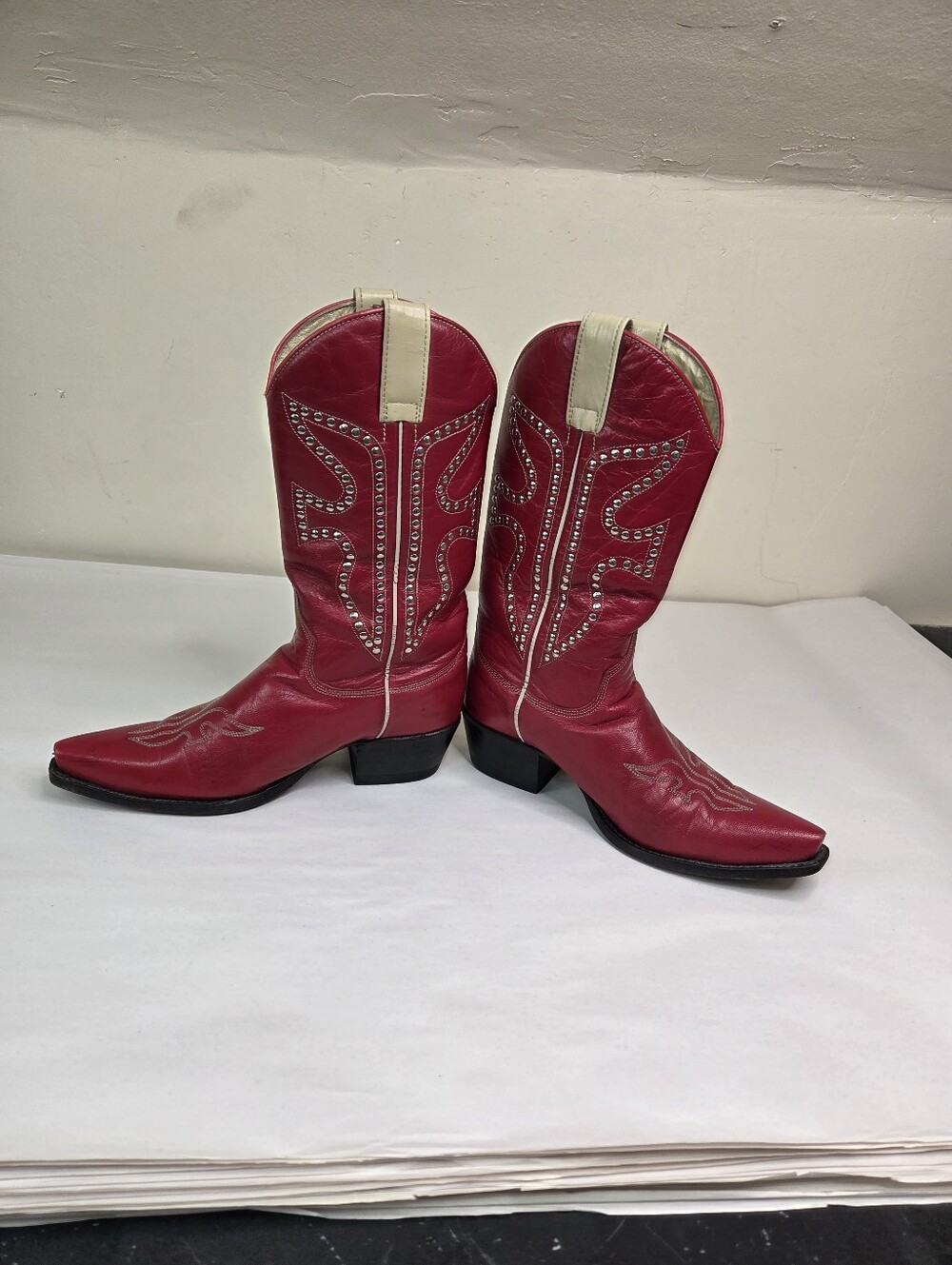 Frye VTG Red Leather Studded Cowboy Boots Beige Trim Silver Studs Western Sz 6.5 - Picture 12 of 16